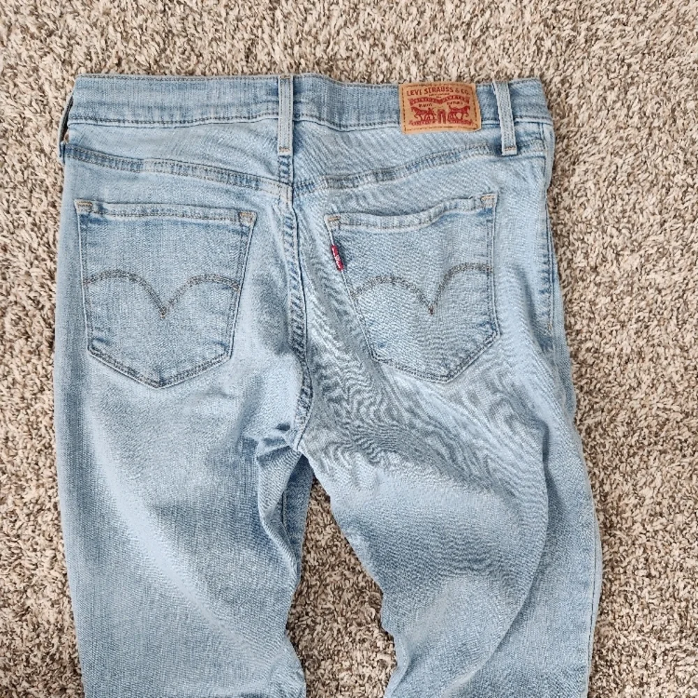 Levi's Women's Light Blue Jeans - Picture 1 of 3